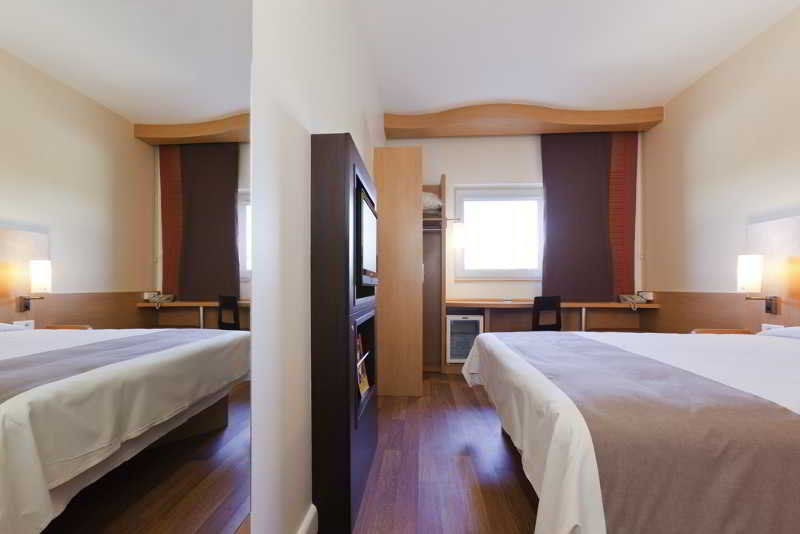 Отель Ibis Istanbul Esenyurt Экстерьер фото